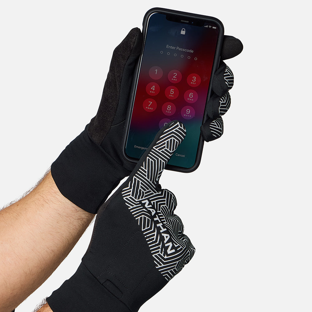 nathan-hypernight-reflective-gloves-2-reflektierende-laufhandschuhe image 5