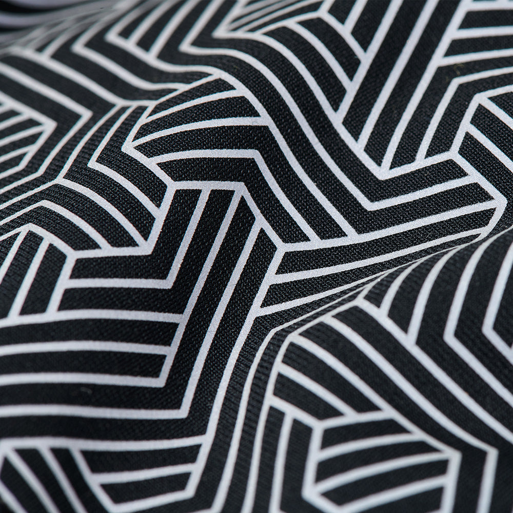 nathan-hypernight-reflective-beanie-2-reflektierende-laufm-tze-mit-hexagon-print image 8