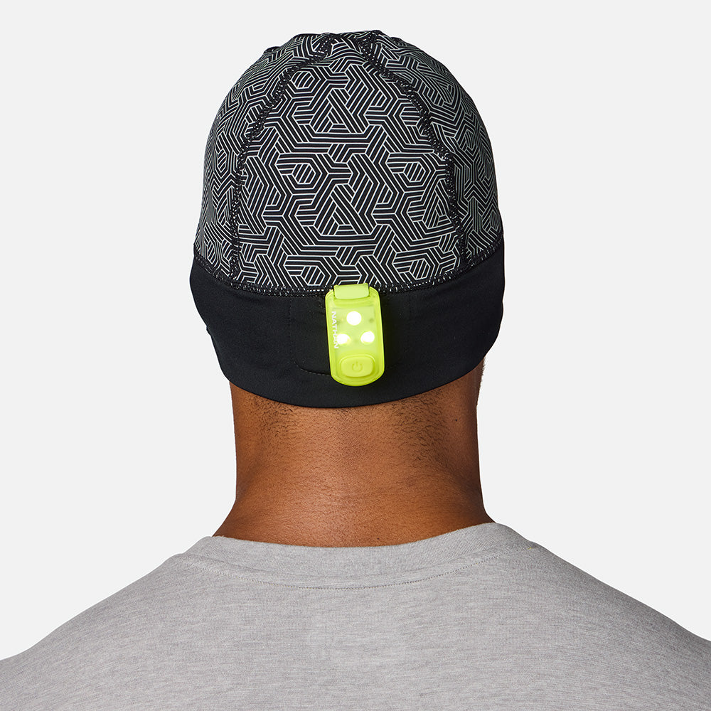 nathan-hypernight-reflective-beanie-2-reflektierende-laufm-tze-mit-hexagon-print image 3