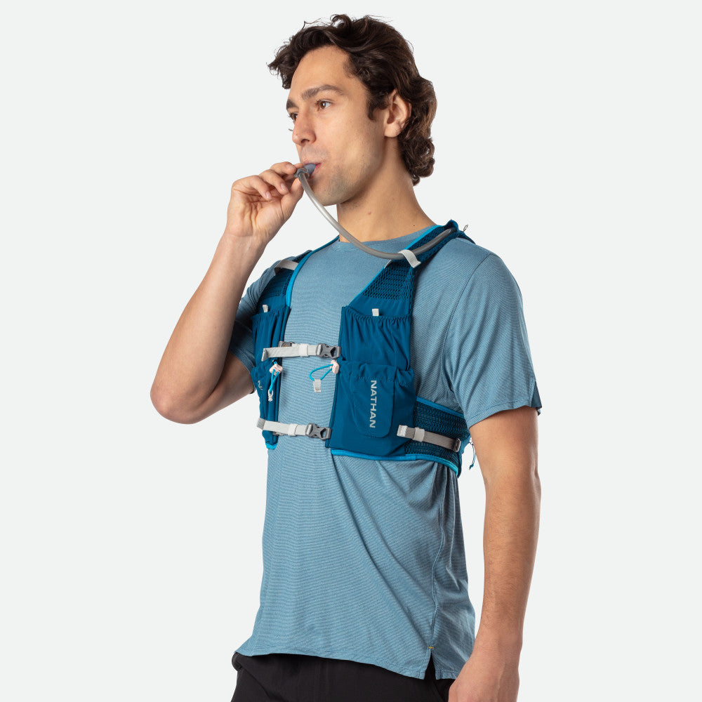 nathan-vaporair-lite-4-liter-hydration-weste-adaptive-fit-trinkweste-mit-2l-blas image 6
