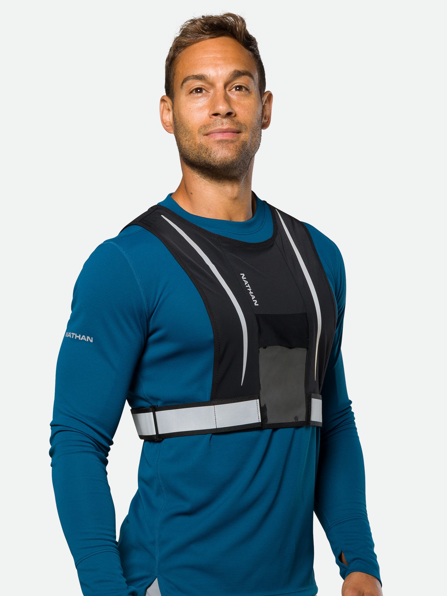 nathan-hypernight-reflective-stash-vest-reflektierende-laufweste-mit-handy-tasch image 5
