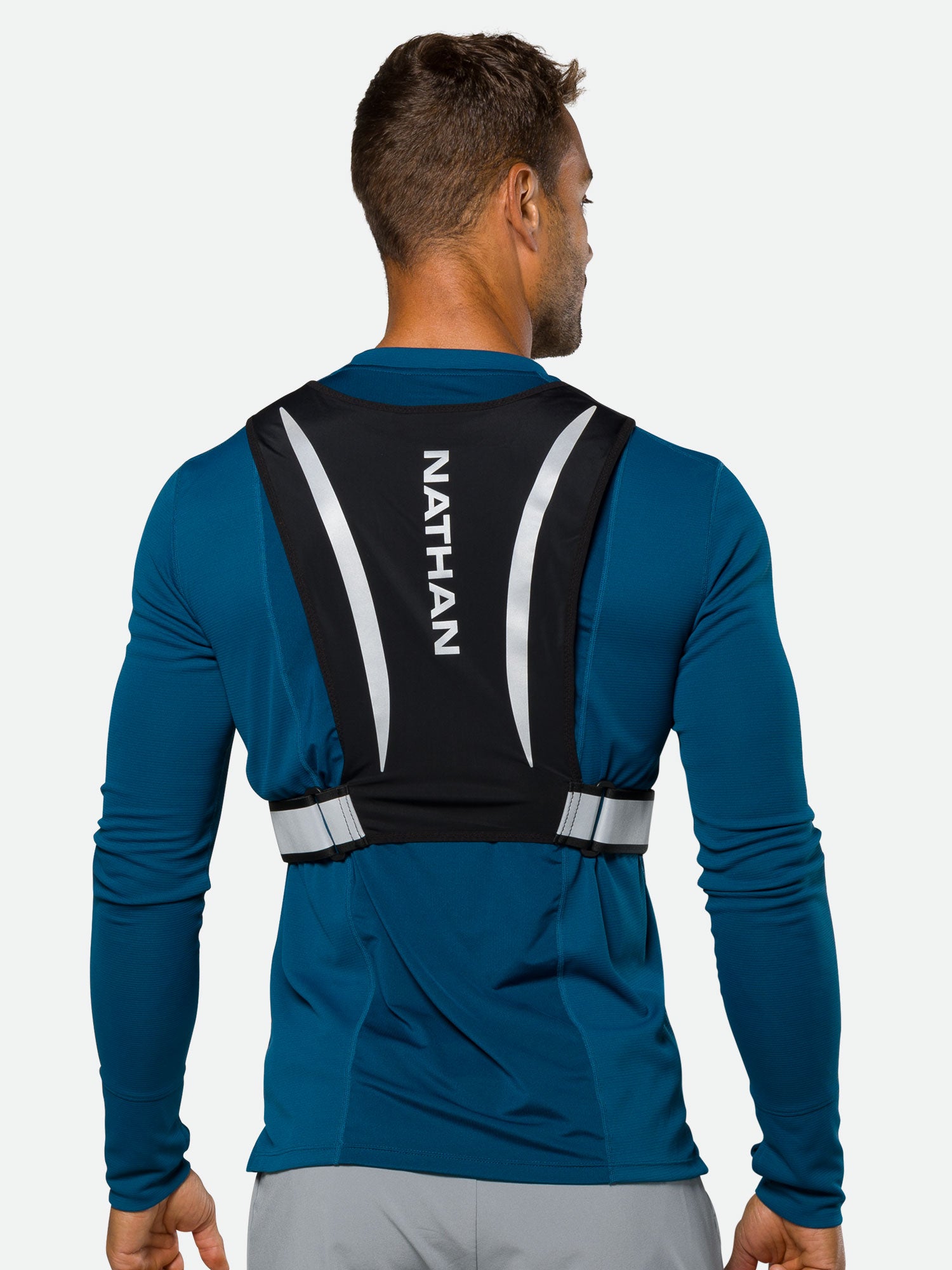 nathan-hypernight-reflective-stash-vest-reflektierende-laufweste-mit-handy-tasch image 6