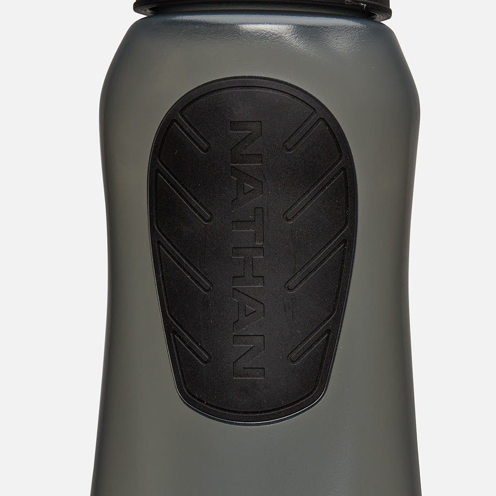 nathan-speeddraw-2-22oz-handheld-trinkflasche-mit-handy-tasche-650-ml image 4