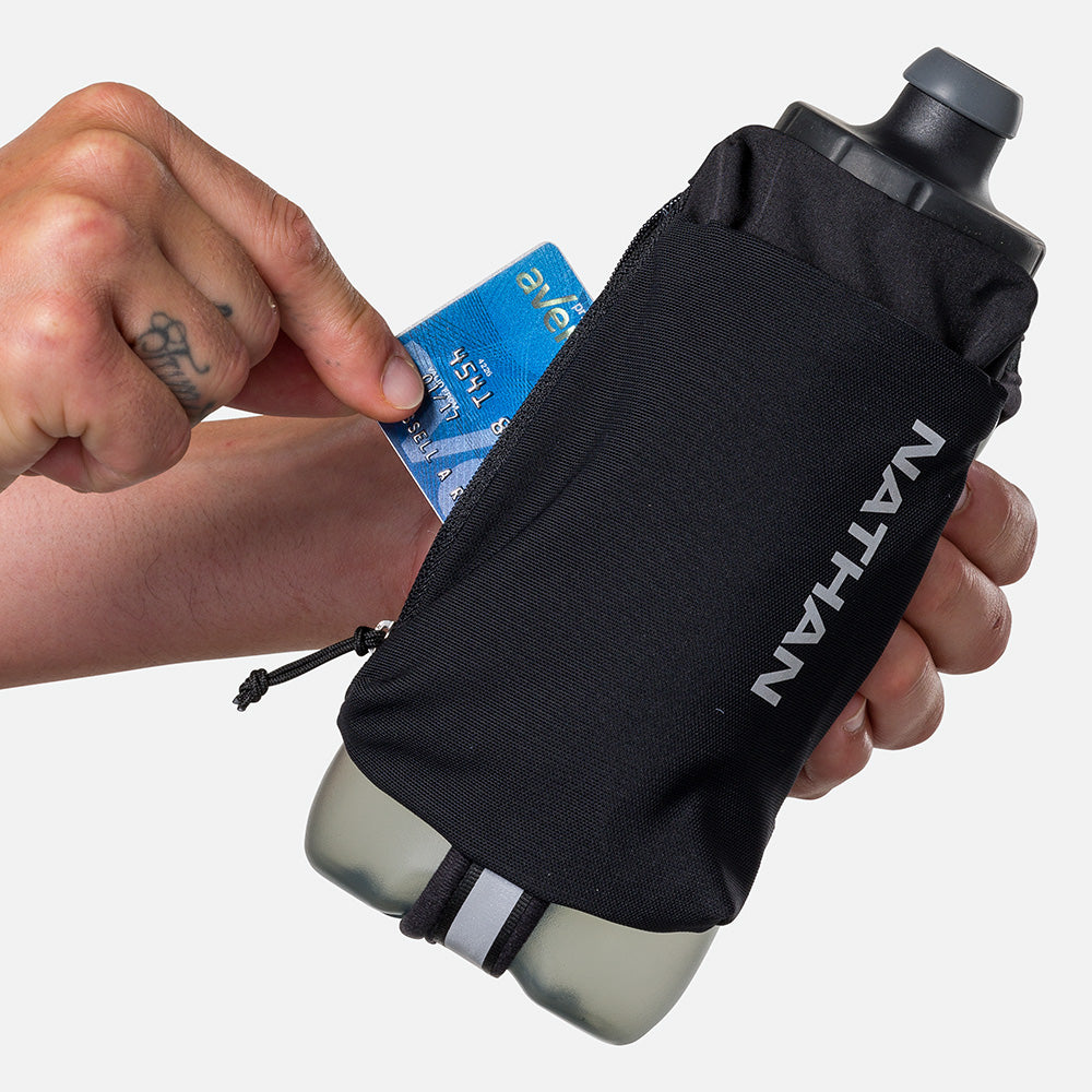 nathan-speeddraw-2-22oz-handheld-trinkflasche-mit-handy-tasche-650-ml image 7