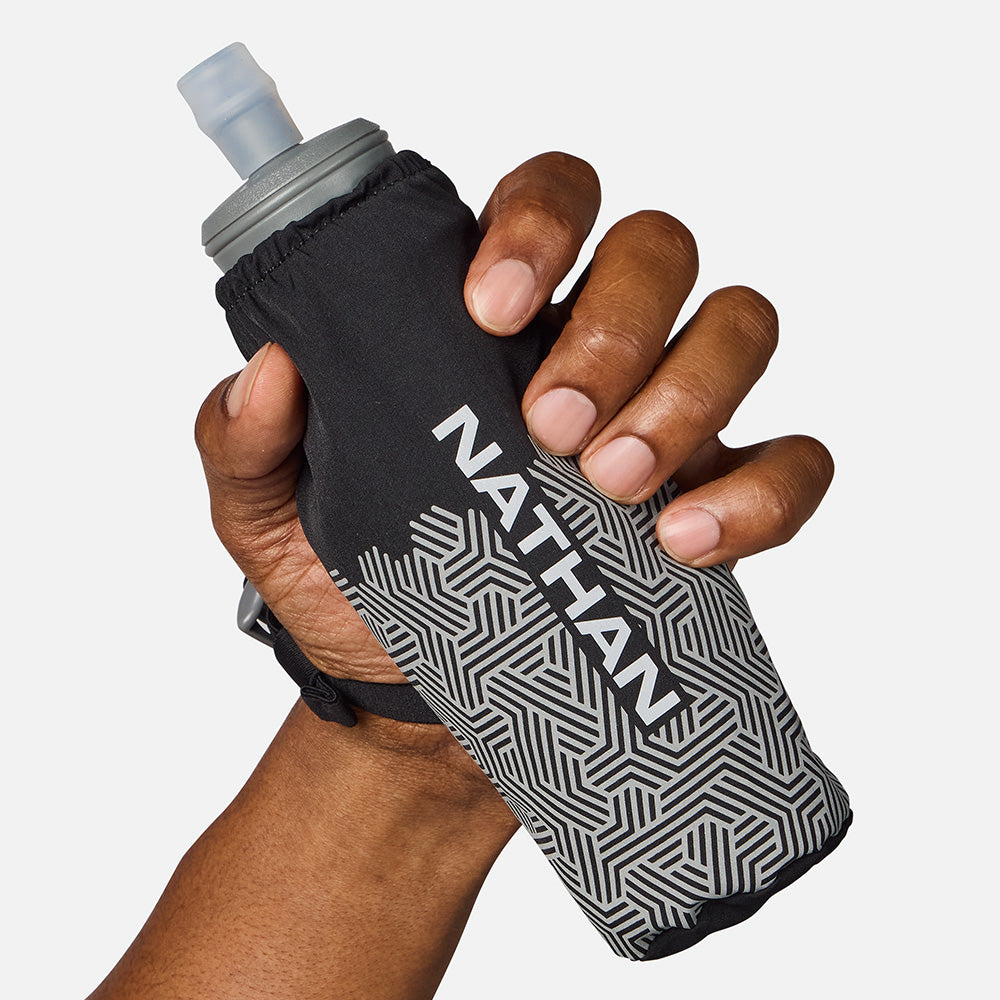 nathan-hypernight-pinnacle-soft-flask-14-oz-handheld-trinkflasche-mit-exoshot-te image 2