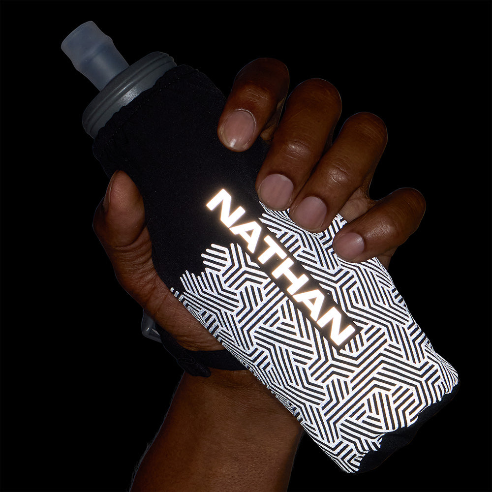 nathan-hypernight-pinnacle-soft-flask-14-oz-handheld-trinkflasche-mit-exoshot-te image 5