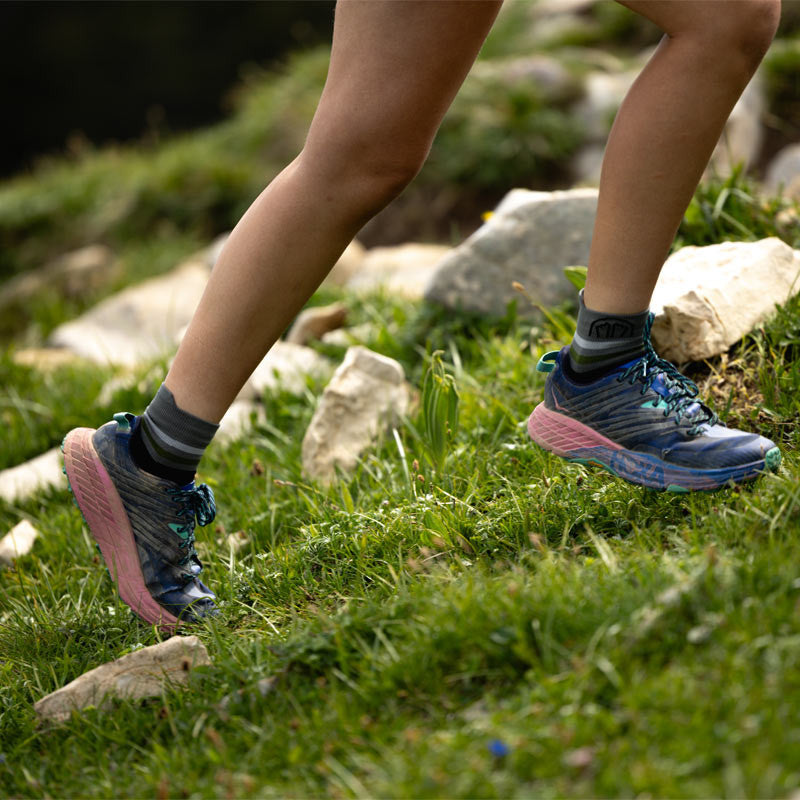 sidas-run-anatomic-light-ankle-laufsocken-ankle-high-schwarz-dunkelgrau-leicht-a image 2