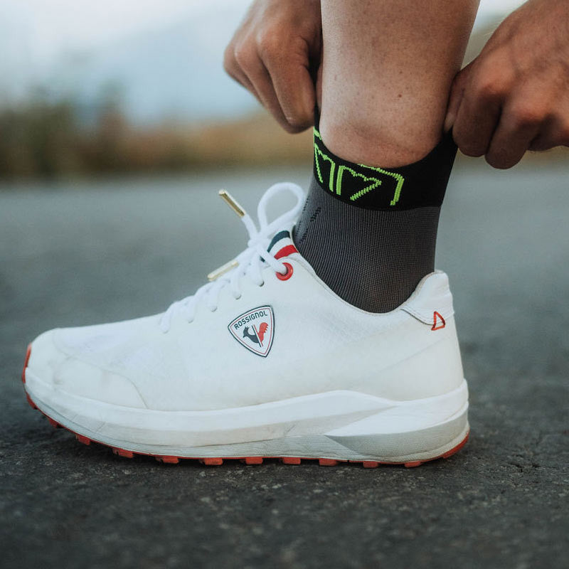 sidas-t-free-run-laufsocken-grau-schwarz-anatomische-laufsocken-mit-t-free-techn image 2